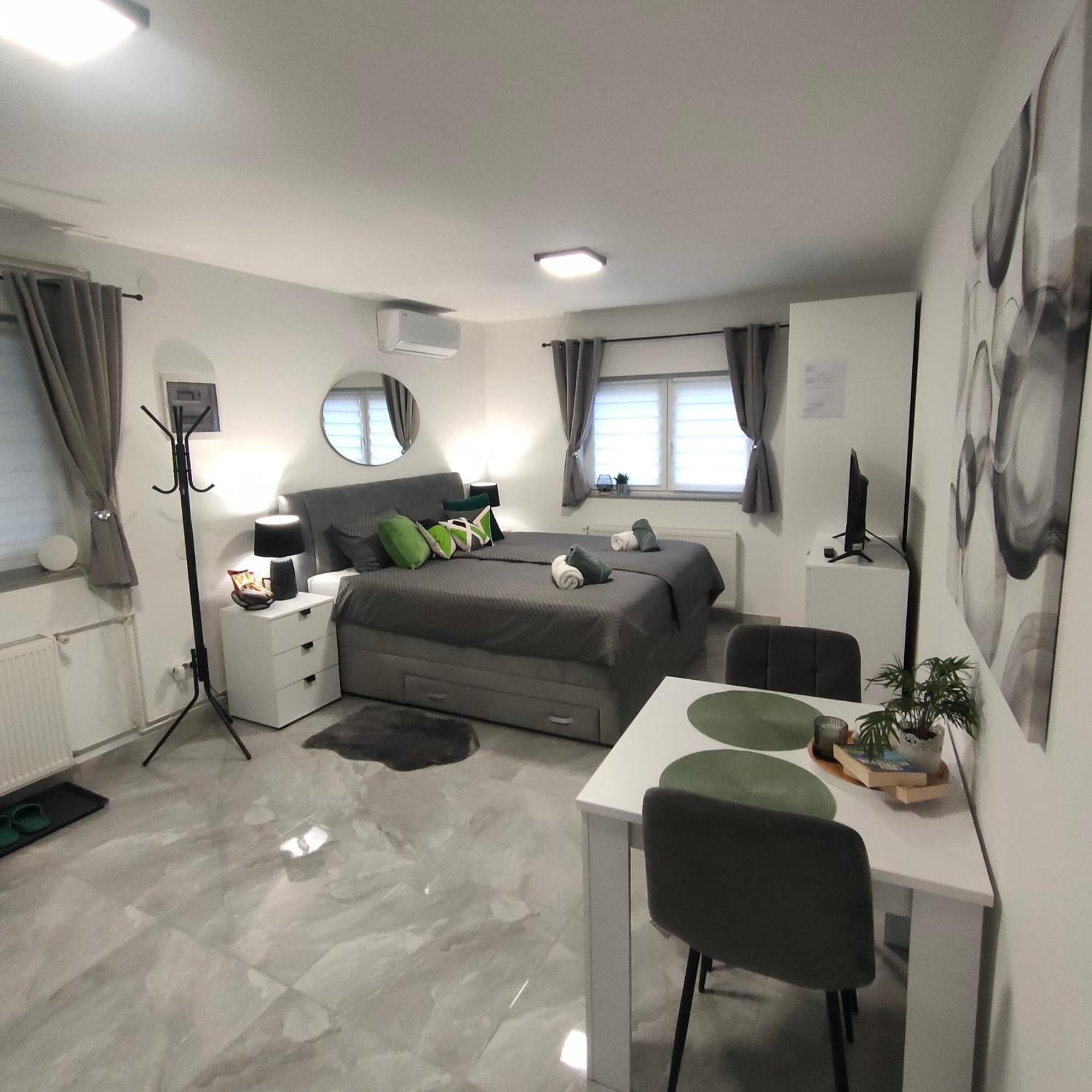 Apartmani Sun & Moon Бйеловар Екстериор снимка
